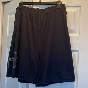 Under Armour men’ gray athletic shorts.